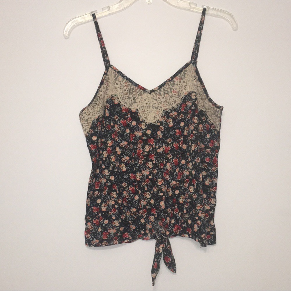 🌸🌺 Floral spaghetti strap tank top 🌸🌺